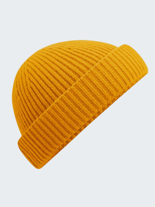 Vår gula beanie! Perfekt till din stadsoutfit eller som ett extra lager under skidhjälmen!